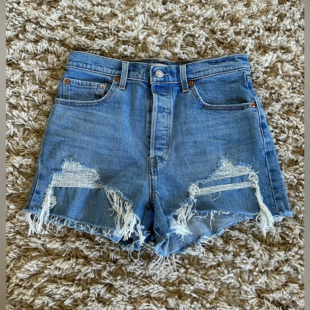 Sz 29 Womens Levis Ribcage Denim Shorts Super High Rise Waisted NWOT Button Fly - Picture 2 of 13